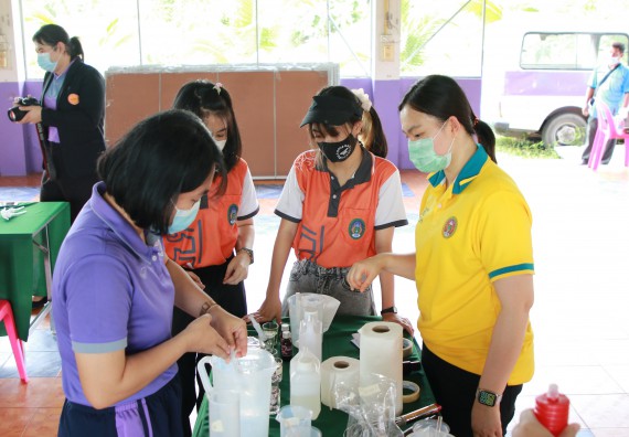 ภาพกิจกรรม  คณะวิทยาศาสตร์และเทคโนโลยี จัดกิจกรรมการอบรมเชิงปฏิบัติการนักวิทยาศาสตร์รุ่นเยาว์ ให้กับนักเรียนและคณะครูโรงเรียนอนุบาลปางมะค่า