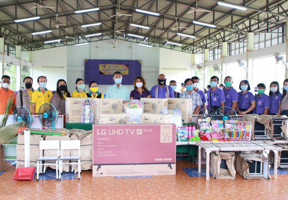 ภาพกิจกรรม  คณะวิทยาศาสตร์และเทคโนโลยี บริจาคอุปกรณ์การเรียนการสอน ให้กับ โรงเรียนอนุบาลปางมะค่าที่ประสบอัคคีภัย