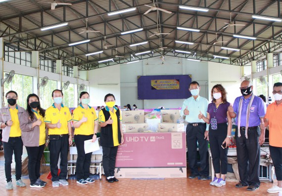 ภาพกิจกรรม  คณะวิทยาศาสตร์และเทคโนโลยี บริจาคอุปกรณ์การเรียนการสอน ให้กับ โรงเรียนอนุบาลปางมะค่าที่ประสบอัคคีภัย