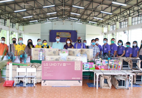 ภาพกิจกรรม  คณะวิทยาศาสตร์และเทคโนโลยี บริจาคอุปกรณ์การเรียนการสอน ให้กับ โรงเรียนอนุบาลปางมะค่าที่ประสบอัคคีภัย