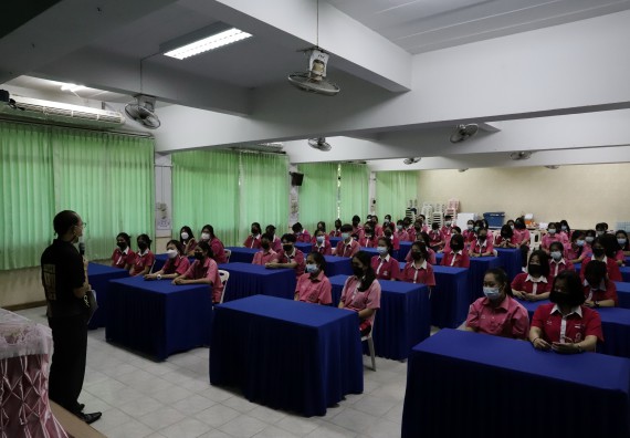 ภาพกิจกรรม คณะวิทยาศาสตร์และเทคโนโลยี จัดค่ายวิทยาศาสตร์สัญจรโรงเรียนนาบ่อคำวิทยาคม