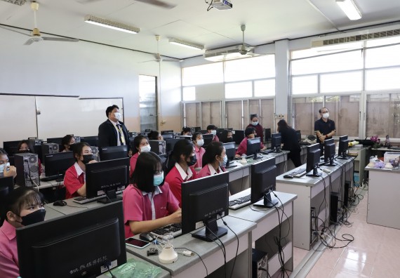 ภาพกิจกรรม คณะวิทยาศาสตร์และเทคโนโลยี จัดค่ายวิทยาศาสตร์สัญจรโรงเรียนนาบ่อคำวิทยาคม