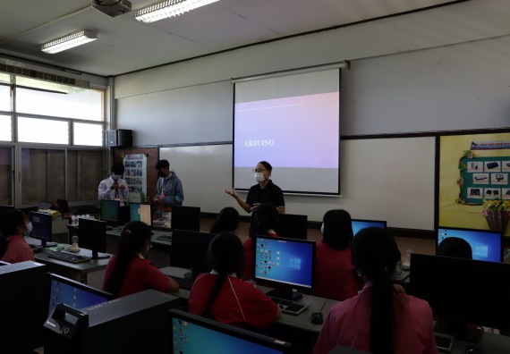 ภาพกิจกรรม คณะวิทยาศาสตร์และเทคโนโลยี จัดค่ายวิทยาศาสตร์สัญจรโรงเรียนนาบ่อคำวิทยาคม