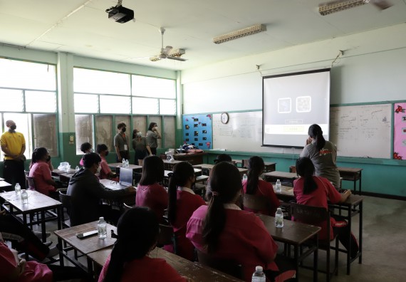ภาพกิจกรรม คณะวิทยาศาสตร์และเทคโนโลยี จัดค่ายวิทยาศาสตร์สัญจรโรงเรียนนาบ่อคำวิทยาคม