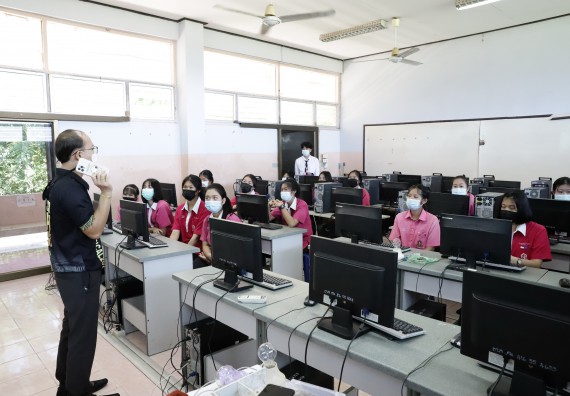 ภาพกิจกรรม คณะวิทยาศาสตร์และเทคโนโลยี จัดค่ายวิทยาศาสตร์สัญจรโรงเรียนนาบ่อคำวิทยาคม