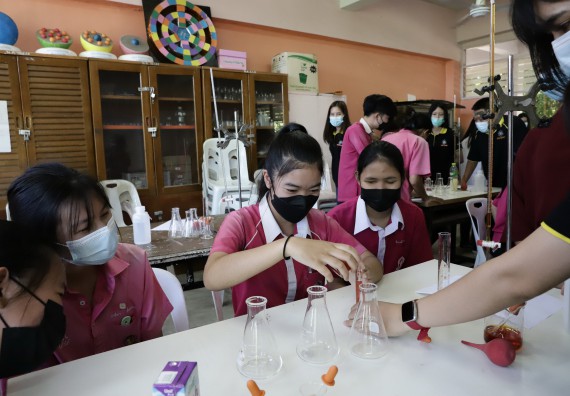 ภาพกิจกรรม คณะวิทยาศาสตร์และเทคโนโลยี จัดค่ายวิทยาศาสตร์สัญจรโรงเรียนนาบ่อคำวิทยาคม