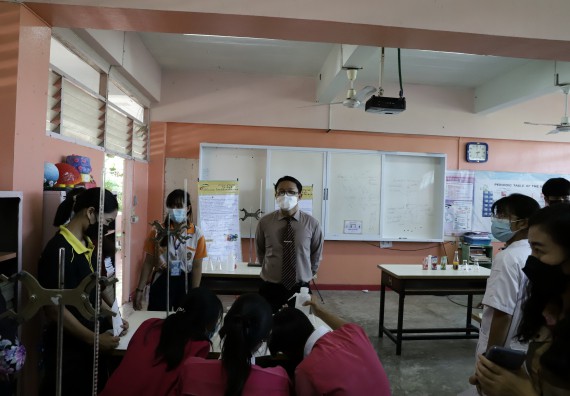 ภาพกิจกรรม คณะวิทยาศาสตร์และเทคโนโลยี จัดค่ายวิทยาศาสตร์สัญจรโรงเรียนนาบ่อคำวิทยาคม