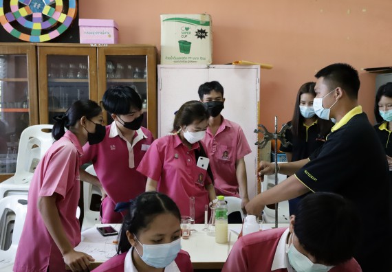 ภาพกิจกรรม คณะวิทยาศาสตร์และเทคโนโลยี จัดค่ายวิทยาศาสตร์สัญจรโรงเรียนนาบ่อคำวิทยาคม