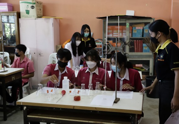 ภาพกิจกรรม คณะวิทยาศาสตร์และเทคโนโลยี จัดค่ายวิทยาศาสตร์สัญจรโรงเรียนนาบ่อคำวิทยาคม