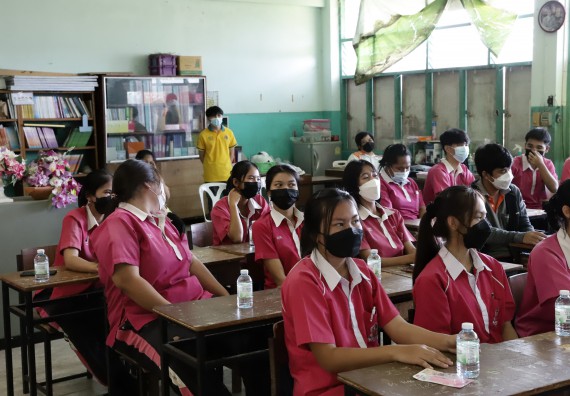 ภาพกิจกรรม คณะวิทยาศาสตร์และเทคโนโลยี จัดค่ายวิทยาศาสตร์สัญจรโรงเรียนนาบ่อคำวิทยาคม