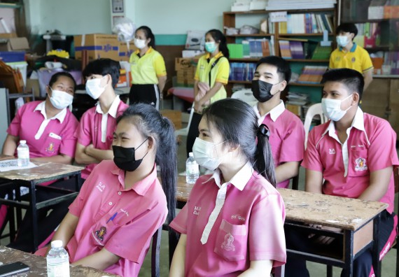 ภาพกิจกรรม คณะวิทยาศาสตร์และเทคโนโลยี จัดค่ายวิทยาศาสตร์สัญจรโรงเรียนนาบ่อคำวิทยาคม