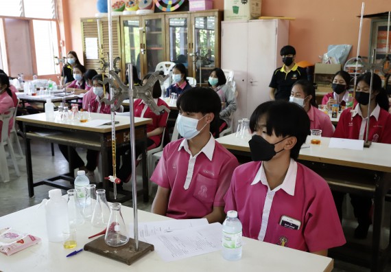 ภาพกิจกรรม คณะวิทยาศาสตร์และเทคโนโลยี จัดค่ายวิทยาศาสตร์สัญจรโรงเรียนนาบ่อคำวิทยาคม