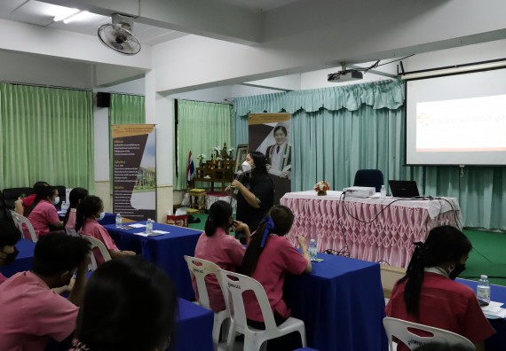ภาพกิจกรรม คณะวิทยาศาสตร์และเทคโนโลยี จัดค่ายวิทยาศาสตร์สัญจรโรงเรียนนาบ่อคำวิทยาคม