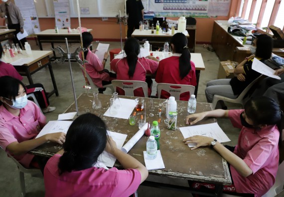 ภาพกิจกรรม คณะวิทยาศาสตร์และเทคโนโลยี จัดค่ายวิทยาศาสตร์สัญจรโรงเรียนนาบ่อคำวิทยาคม