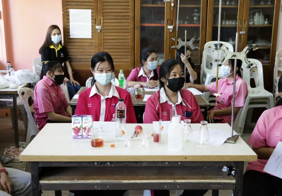 ภาพกิจกรรม คณะวิทยาศาสตร์และเทคโนโลยี จัดค่ายวิทยาศาสตร์สัญจรโรงเรียนนาบ่อคำวิทยาคม