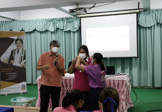 ภาพกิจกรรม คณะวิทยาศาสตร์และเทคโนโลยี จัดค่ายวิทยาศาสตร์สัญจรโรงเรียนนาบ่อคำวิทยาคม