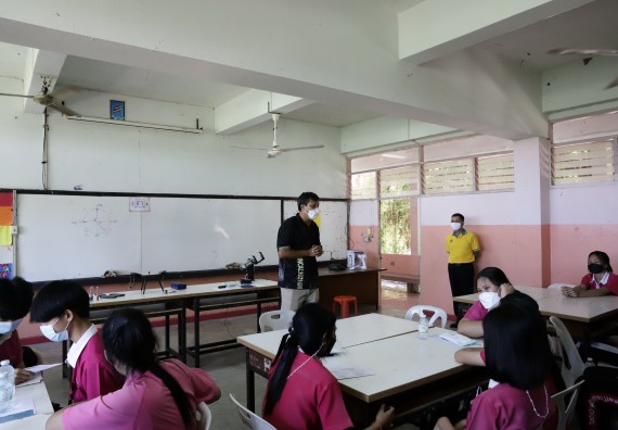 ภาพกิจกรรม คณะวิทยาศาสตร์และเทคโนโลยี จัดค่ายวิทยาศาสตร์สัญจรโรงเรียนนาบ่อคำวิทยาคม