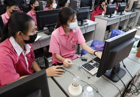 ภาพกิจกรรม คณะวิทยาศาสตร์และเทคโนโลยี จัดค่ายวิทยาศาสตร์สัญจรโรงเรียนนาบ่อคำวิทยาคม