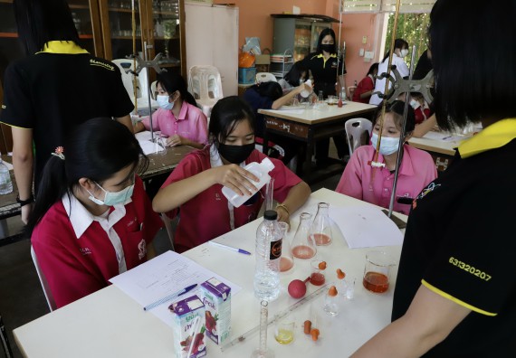 ภาพกิจกรรม คณะวิทยาศาสตร์และเทคโนโลยี จัดค่ายวิทยาศาสตร์สัญจรโรงเรียนนาบ่อคำวิทยาคม