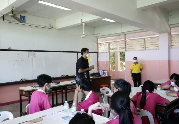 ภาพกิจกรรม คณะวิทยาศาสตร์และเทคโนโลยี จัดค่ายวิทยาศาสตร์สัญจรโรงเรียนนาบ่อคำวิทยาคม