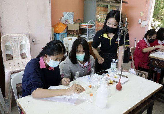 ภาพกิจกรรม คณะวิทยาศาสตร์และเทคโนโลยี จัดค่ายวิทยาศาสตร์สัญจรโรงเรียนนาบ่อคำวิทยาคม