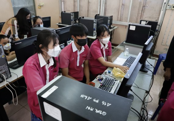 ภาพกิจกรรม คณะวิทยาศาสตร์และเทคโนโลยี จัดค่ายวิทยาศาสตร์สัญจรโรงเรียนนาบ่อคำวิทยาคม