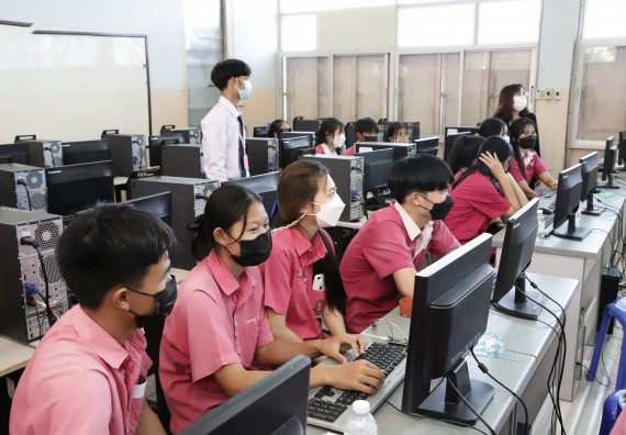 ภาพกิจกรรม คณะวิทยาศาสตร์และเทคโนโลยี จัดค่ายวิทยาศาสตร์สัญจรโรงเรียนนาบ่อคำวิทยาคม