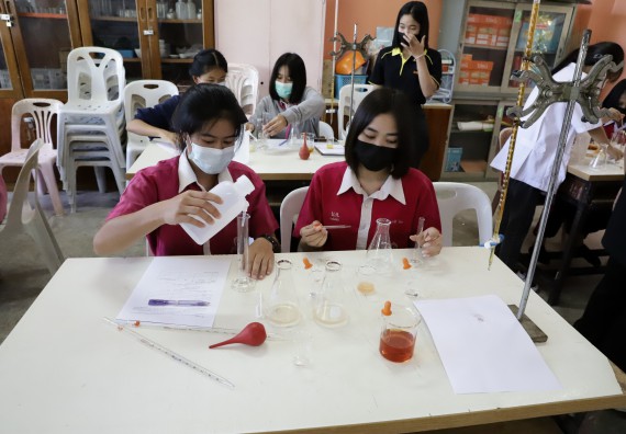 ภาพกิจกรรม คณะวิทยาศาสตร์และเทคโนโลยี จัดค่ายวิทยาศาสตร์สัญจรโรงเรียนนาบ่อคำวิทยาคม