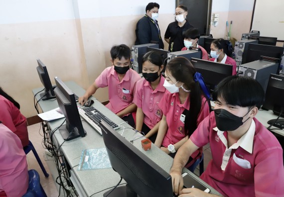 ภาพกิจกรรม คณะวิทยาศาสตร์และเทคโนโลยี จัดค่ายวิทยาศาสตร์สัญจรโรงเรียนนาบ่อคำวิทยาคม