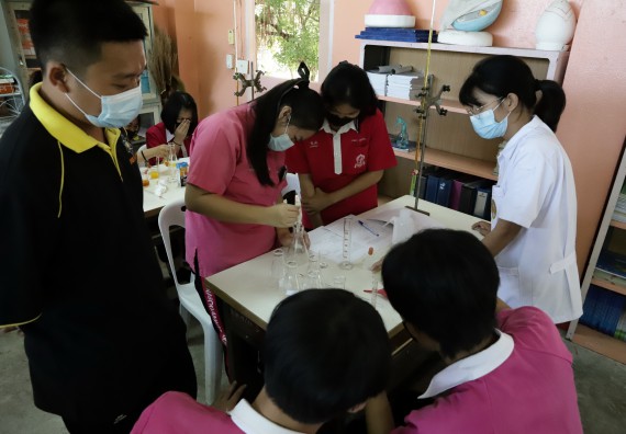 ภาพกิจกรรม คณะวิทยาศาสตร์และเทคโนโลยี จัดค่ายวิทยาศาสตร์สัญจรโรงเรียนนาบ่อคำวิทยาคม