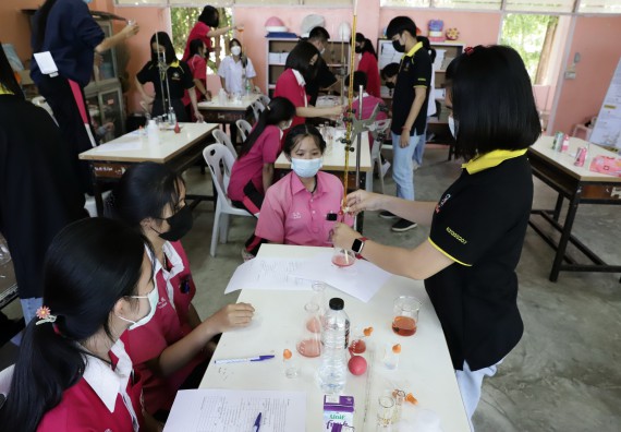 ภาพกิจกรรม คณะวิทยาศาสตร์และเทคโนโลยี จัดค่ายวิทยาศาสตร์สัญจรโรงเรียนนาบ่อคำวิทยาคม