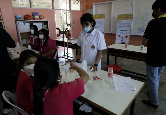 ภาพกิจกรรม คณะวิทยาศาสตร์และเทคโนโลยี จัดค่ายวิทยาศาสตร์สัญจรโรงเรียนนาบ่อคำวิทยาคม