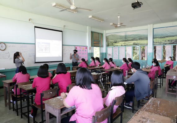 ภาพกิจกรรม คณะวิทยาศาสตร์และเทคโนโลยี จัดค่ายวิทยาศาสตร์สัญจรโรงเรียนนาบ่อคำวิทยาคม