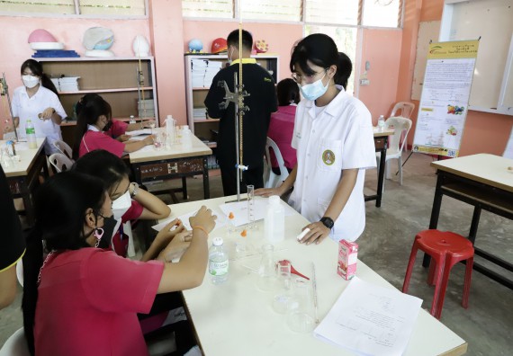 ภาพกิจกรรม คณะวิทยาศาสตร์และเทคโนโลยี จัดค่ายวิทยาศาสตร์สัญจรโรงเรียนนาบ่อคำวิทยาคม