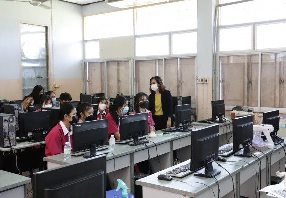 ภาพกิจกรรม คณะวิทยาศาสตร์และเทคโนโลยี จัดค่ายวิทยาศาสตร์สัญจรโรงเรียนนาบ่อคำวิทยาคม