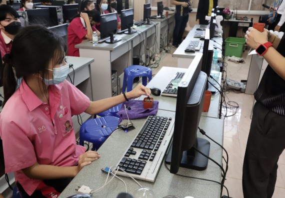 ภาพกิจกรรม คณะวิทยาศาสตร์และเทคโนโลยี จัดค่ายวิทยาศาสตร์สัญจรโรงเรียนนาบ่อคำวิทยาคม