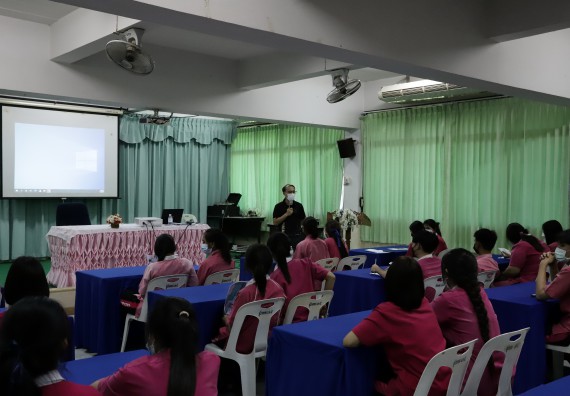 ภาพกิจกรรม คณะวิทยาศาสตร์และเทคโนโลยี จัดค่ายวิทยาศาสตร์สัญจรโรงเรียนนาบ่อคำวิทยาคม