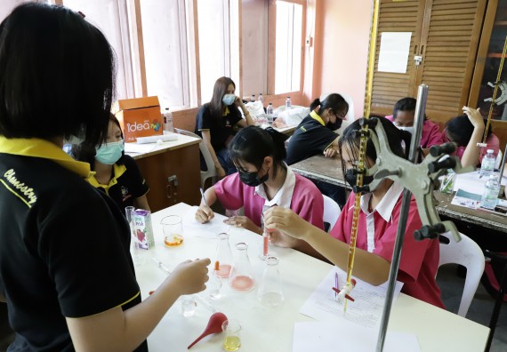 ภาพกิจกรรม คณะวิทยาศาสตร์และเทคโนโลยี จัดค่ายวิทยาศาสตร์สัญจรโรงเรียนนาบ่อคำวิทยาคม