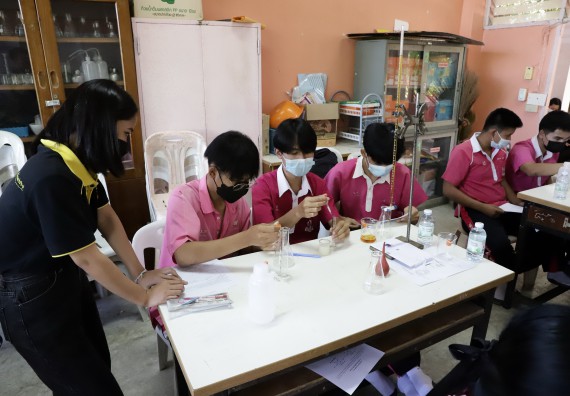 ภาพกิจกรรม คณะวิทยาศาสตร์และเทคโนโลยี จัดค่ายวิทยาศาสตร์สัญจรโรงเรียนนาบ่อคำวิทยาคม