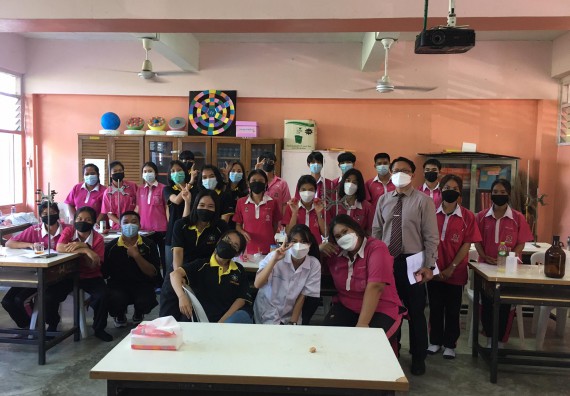 ภาพกิจกรรม คณะวิทยาศาสตร์และเทคโนโลยี จัดค่ายวิทยาศาสตร์สัญจรโรงเรียนนาบ่อคำวิทยาคม