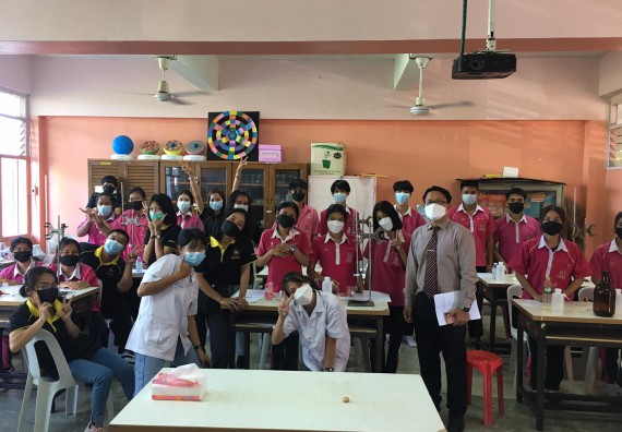 ภาพกิจกรรม คณะวิทยาศาสตร์และเทคโนโลยี จัดค่ายวิทยาศาสตร์สัญจรโรงเรียนนาบ่อคำวิทยาคม