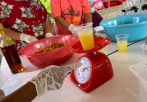 ภาพกิจกรรม  โครงการ 1 ตำบล 1 มหาวิทยาลัย ตำบลคุยบ้านโอง จัดกิจกรรมภายใต้โครงการส่งเสริมและพัฒนาฝีมือแรงงานชุมชน และยกระดับคุณภาพชีวิตและเศรษฐกิจชุมชน การนําเทคโนโลยีและสื่อออนไลน์