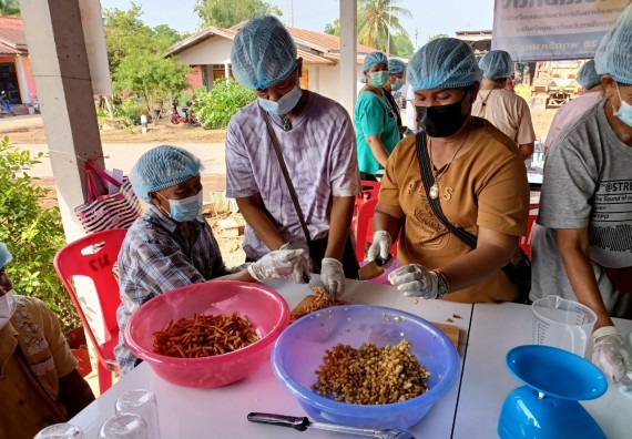 ภาพกิจกรรม  โครงการ 1 ตำบล 1 มหาวิทยาลัย ตำบลคุยบ้านโอง จัดกิจกรรมภายใต้โครงการส่งเสริมและพัฒนาฝีมือแรงงานชุมชน และยกระดับคุณภาพชีวิตและเศรษฐกิจชุมชน การนําเทคโนโลยีและสื่อออนไลน์