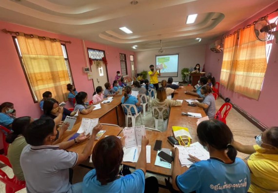 ภาพกิจกรรม  โครงการ 1 ตำบล 1 มหาวิทยาลัย ตำบลคุยบ้านโอง จัดกิจกรรมการฝึกปฏิบัติการดูแลผู้สูงอายุและผู้ด้อยโอกาส ตามโครงการยกระดับเศรษฐกิจและสังคมรายตําบลแบบบูรณาการ