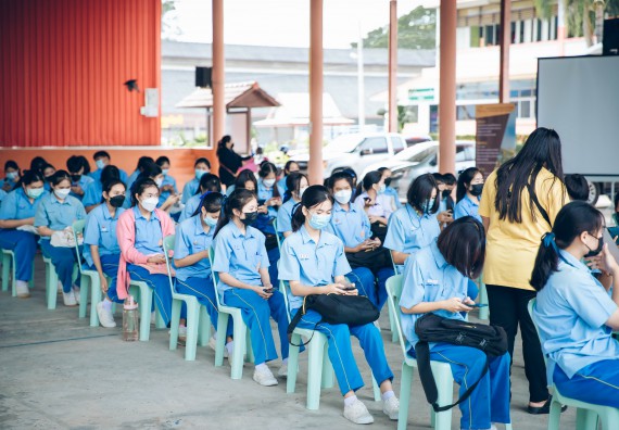 ภาพกิจกรรม  คณะวิทยาศาสตร์และเทคโนโลยี จัดค่ายวิทยาศาสตร์สัญจรโรงเรียนคลองลานวิทยา