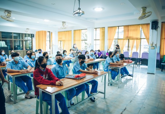 ภาพกิจกรรม  คณะวิทยาศาสตร์และเทคโนโลยี จัดค่ายวิทยาศาสตร์สัญจรโรงเรียนคลองลานวิทยา