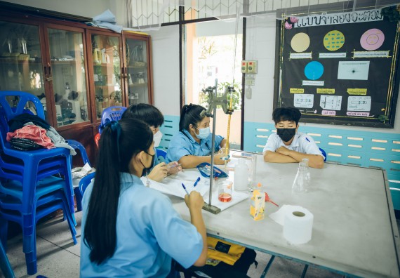 ภาพกิจกรรม  คณะวิทยาศาสตร์และเทคโนโลยี จัดค่ายวิทยาศาสตร์สัญจรโรงเรียนคลองลานวิทยา