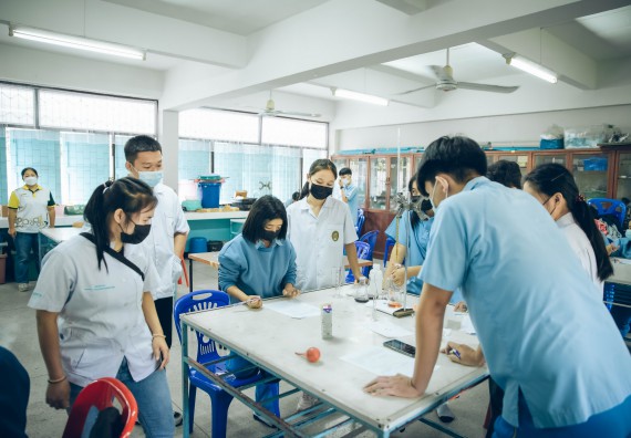 ภาพกิจกรรม  คณะวิทยาศาสตร์และเทคโนโลยี จัดค่ายวิทยาศาสตร์สัญจรโรงเรียนคลองลานวิทยา