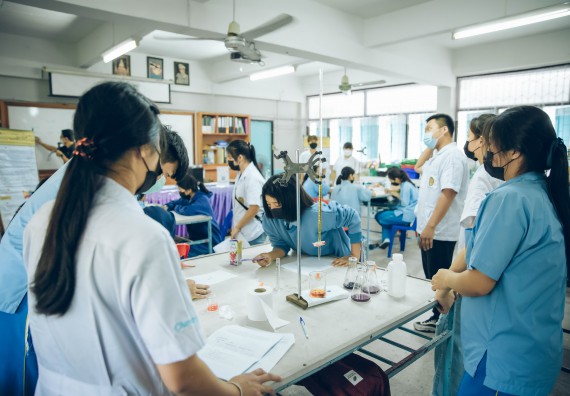 ภาพกิจกรรม  คณะวิทยาศาสตร์และเทคโนโลยี จัดค่ายวิทยาศาสตร์สัญจรโรงเรียนคลองลานวิทยา
