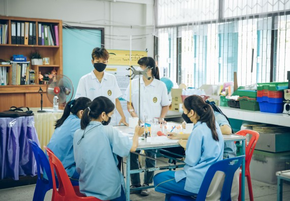 ภาพกิจกรรม  คณะวิทยาศาสตร์และเทคโนโลยี จัดค่ายวิทยาศาสตร์สัญจรโรงเรียนคลองลานวิทยา